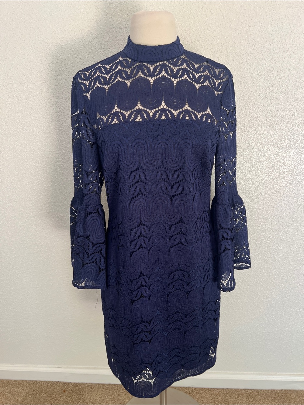 NWT TRINA TRINA TURK Twist Bell Sleeve Lace Mini Dress Sz 4 Color Navy Reg $228.